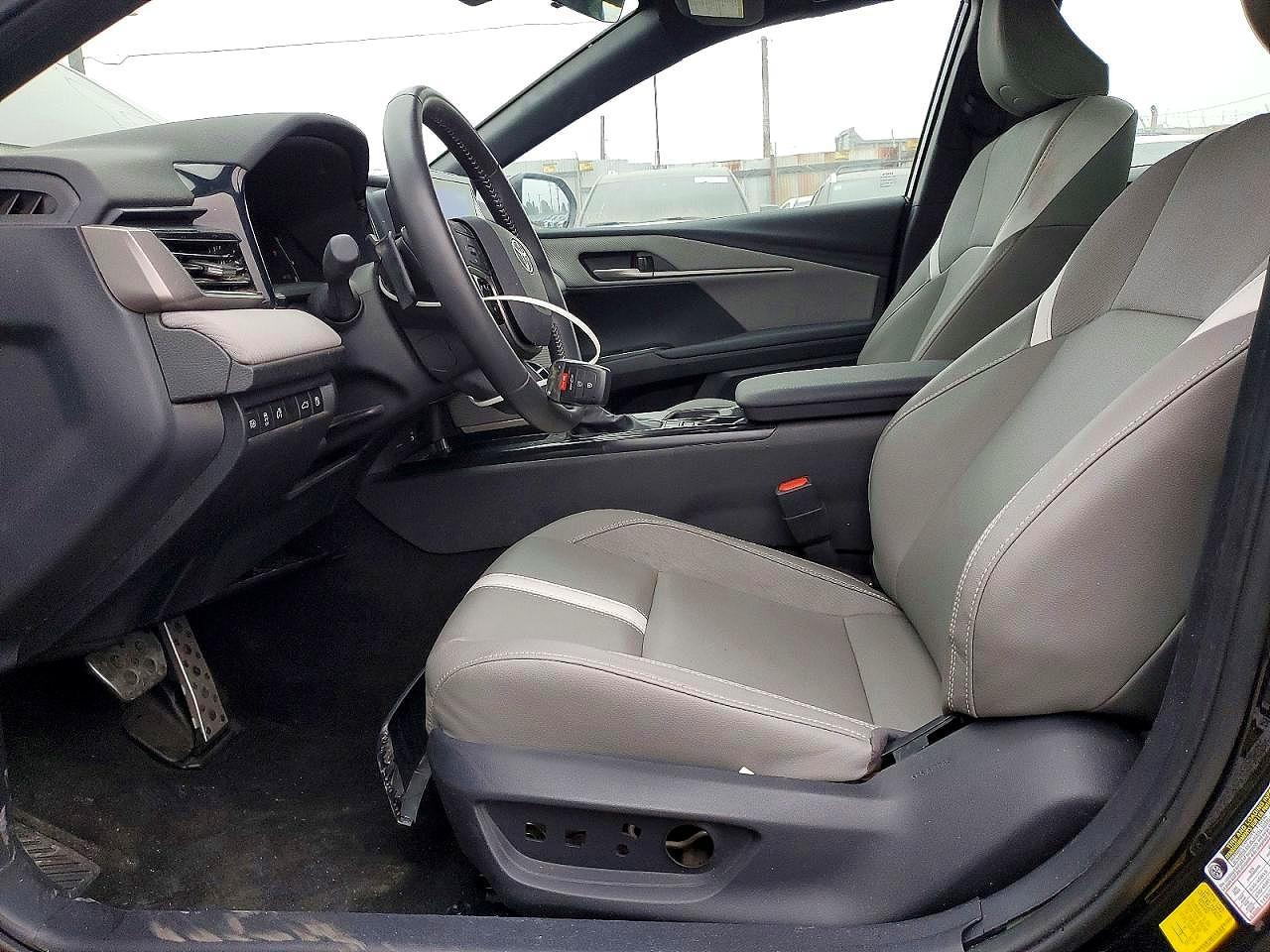 2025 Toyota Camry Se - Image 7