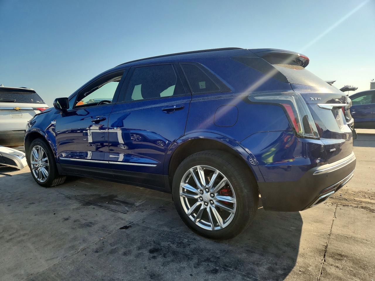 2023 Cadillac Xt5 Sport - Image 2