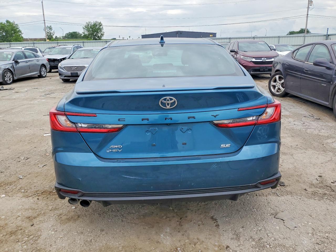 2025 Toyota Camry Se - Image 6