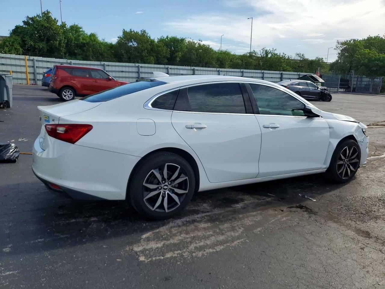 2017 Chevrolet Malibu Lt - Image 3