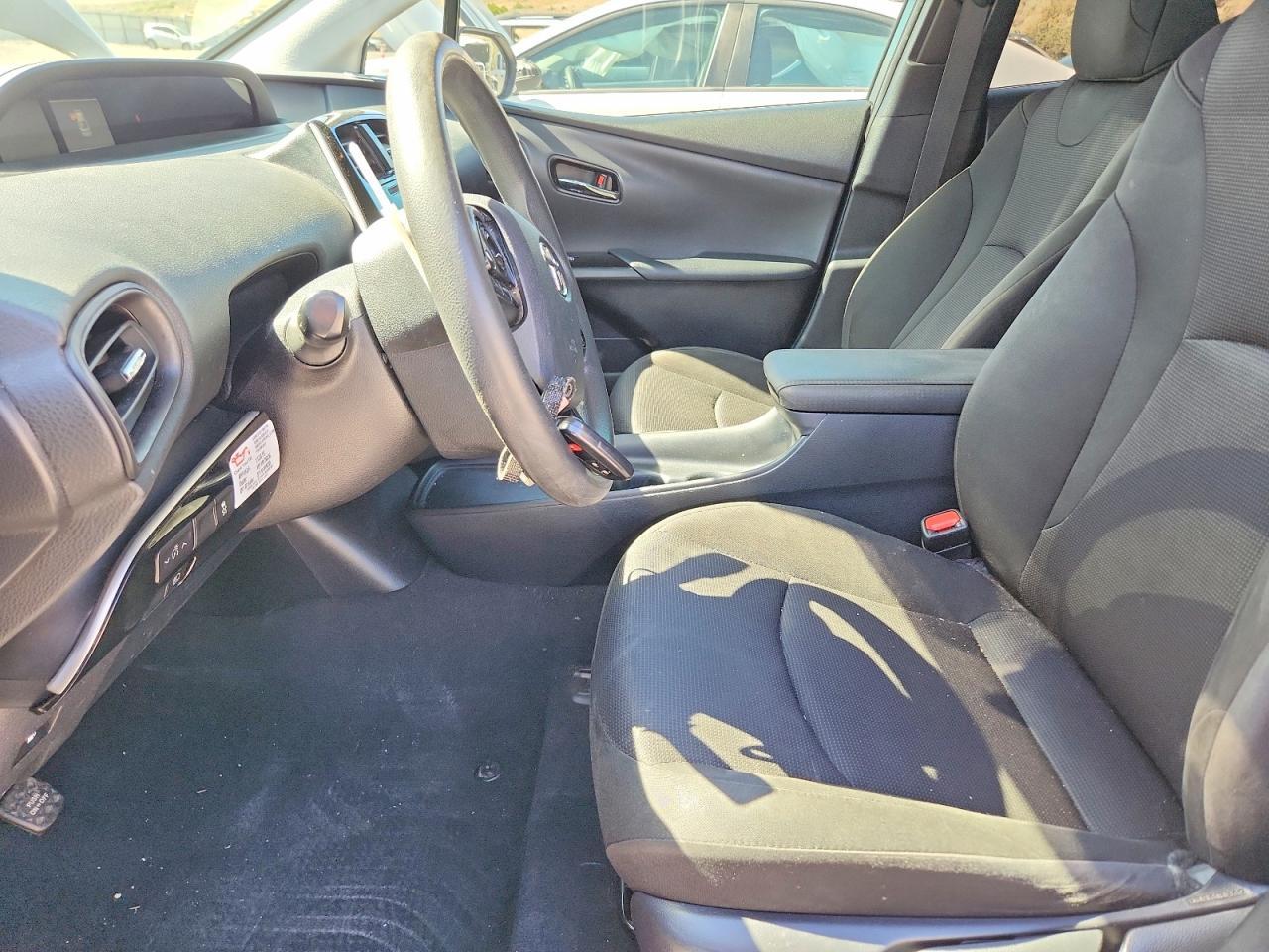 2019 Toyota Prius L Eco - Image 7