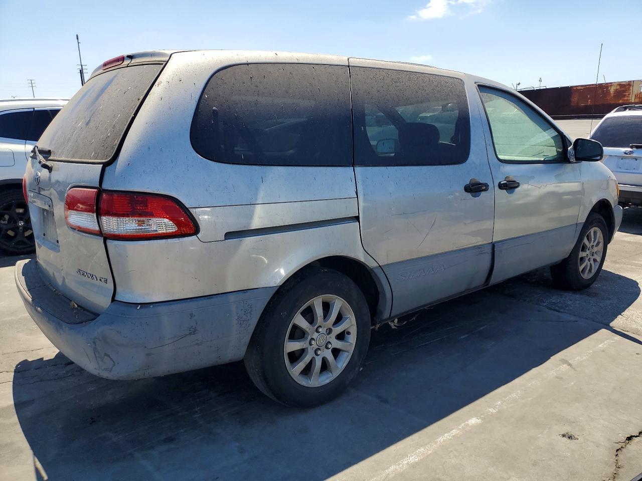 2001 Toyota Sienna Ce - Фото 3
