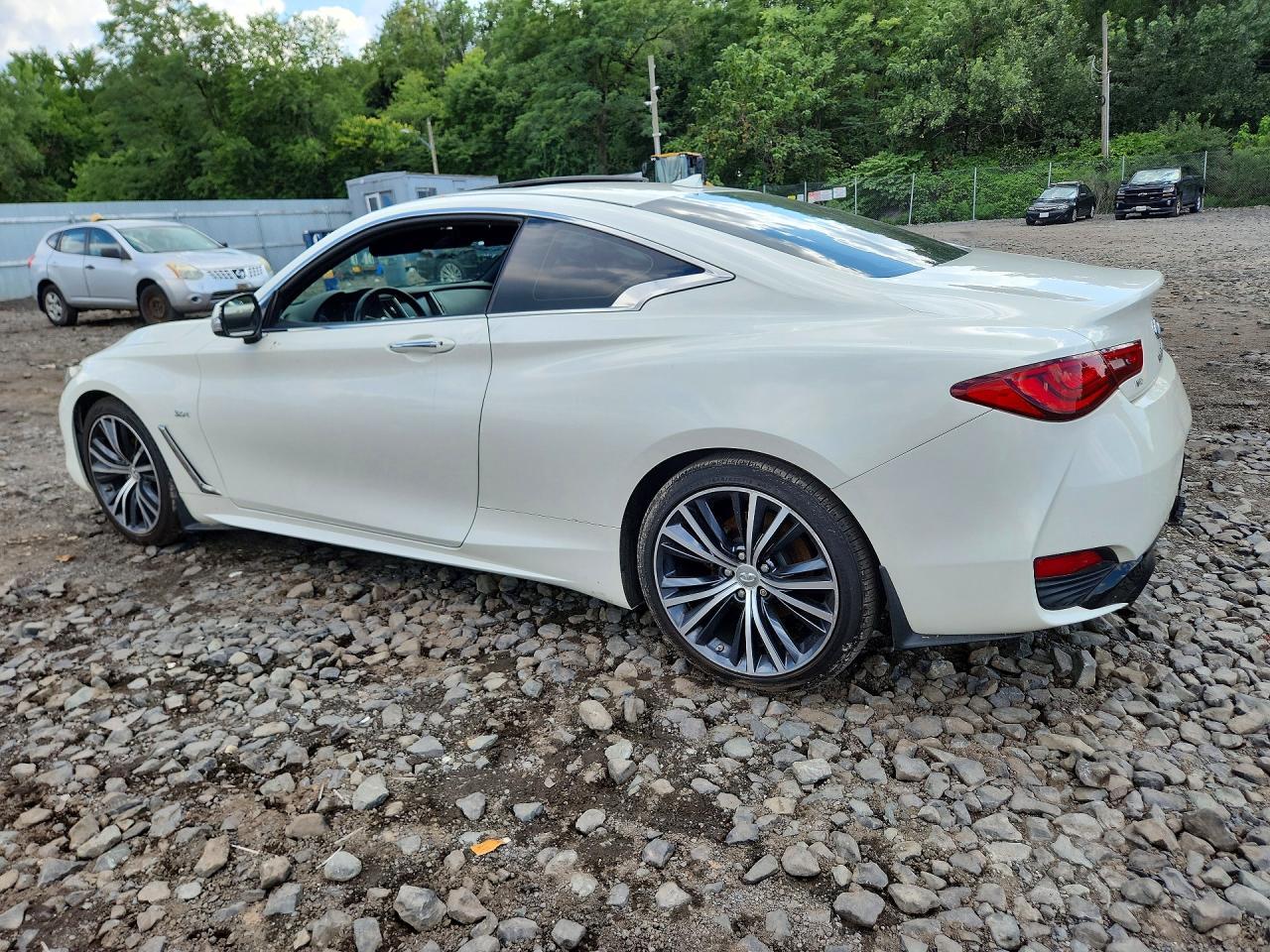 2017 Infiniti Q60 3.0T Premium - Фото 2