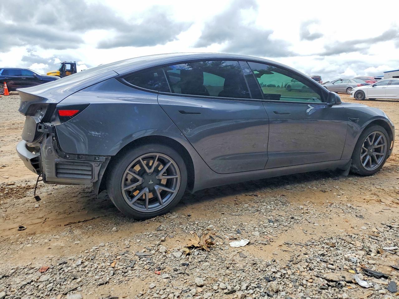 2022 Tesla Model 3 - Image 3