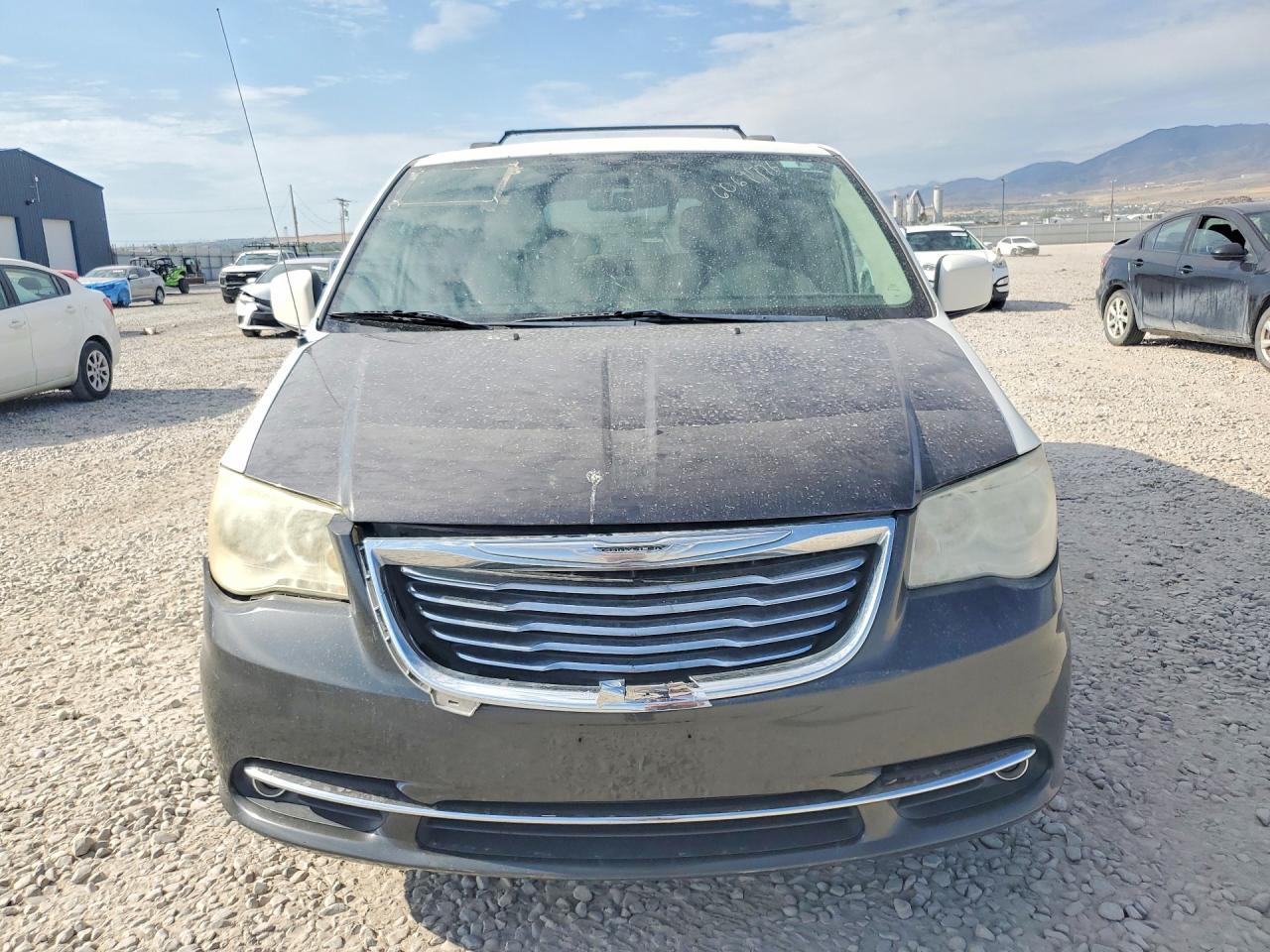 2012 Chrysler Town & Country Touring - Фото 5