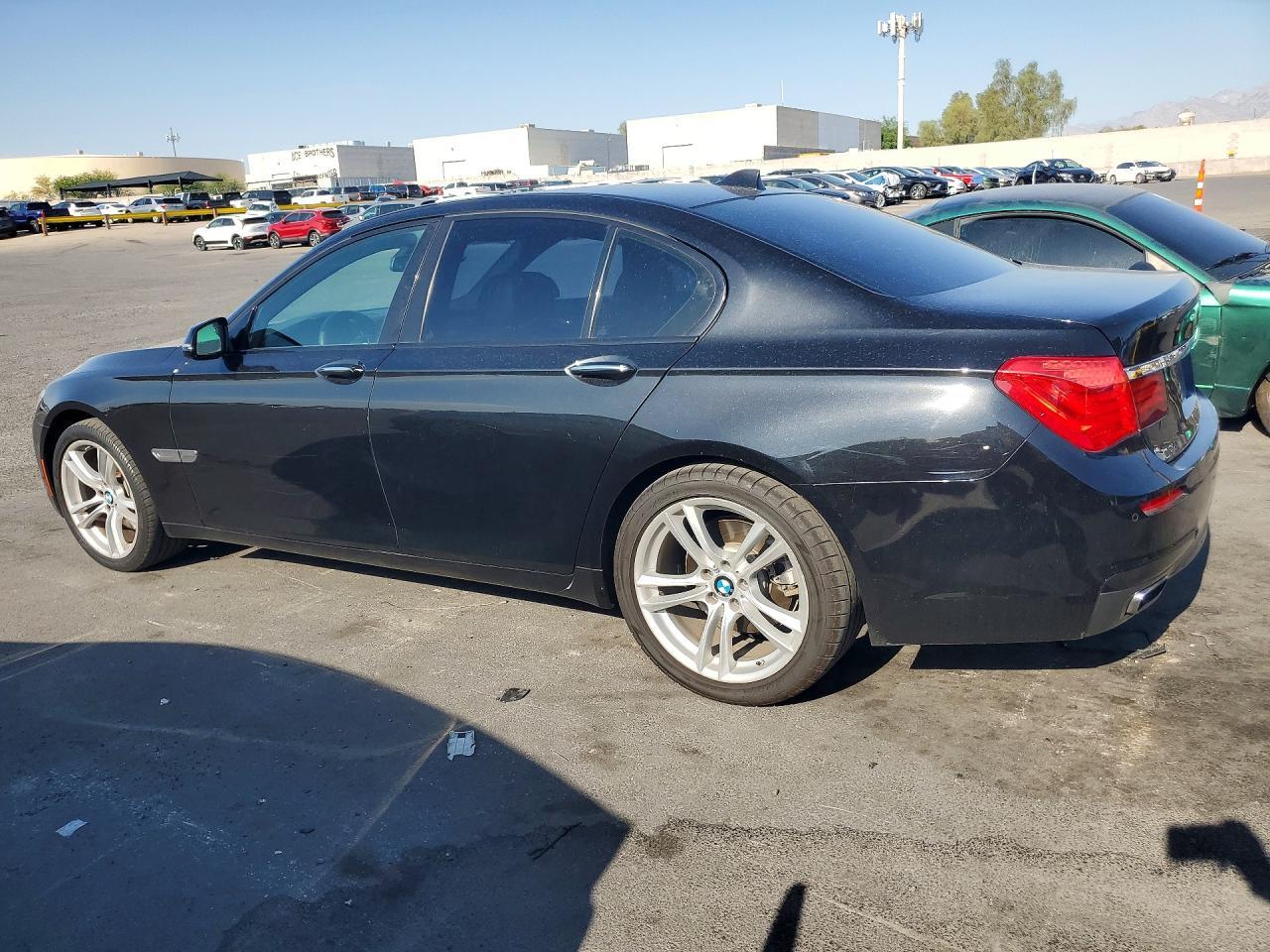 2015 BMW 740 I - Фото 2