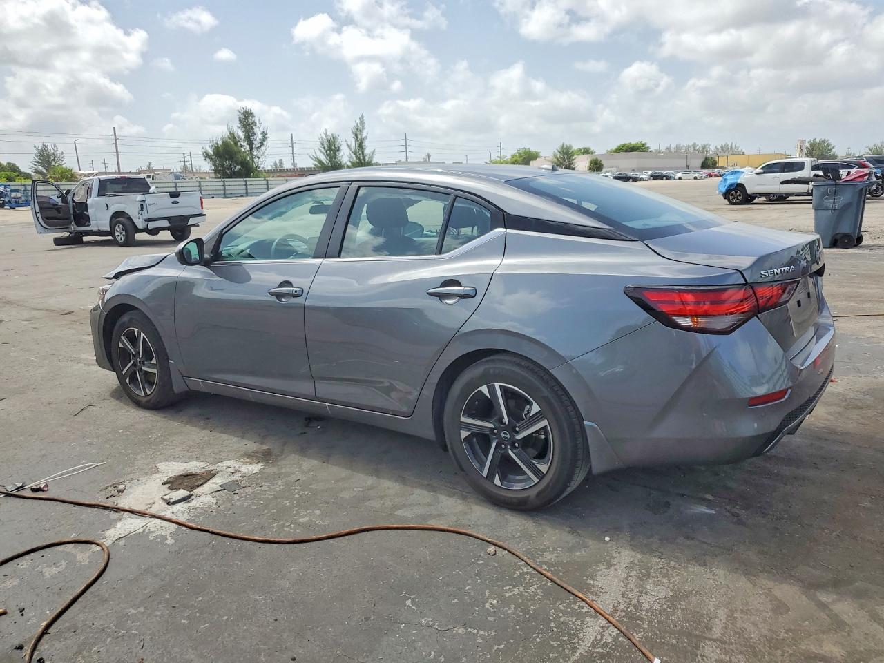 2025 Nissan Sentra Sv - Image 2