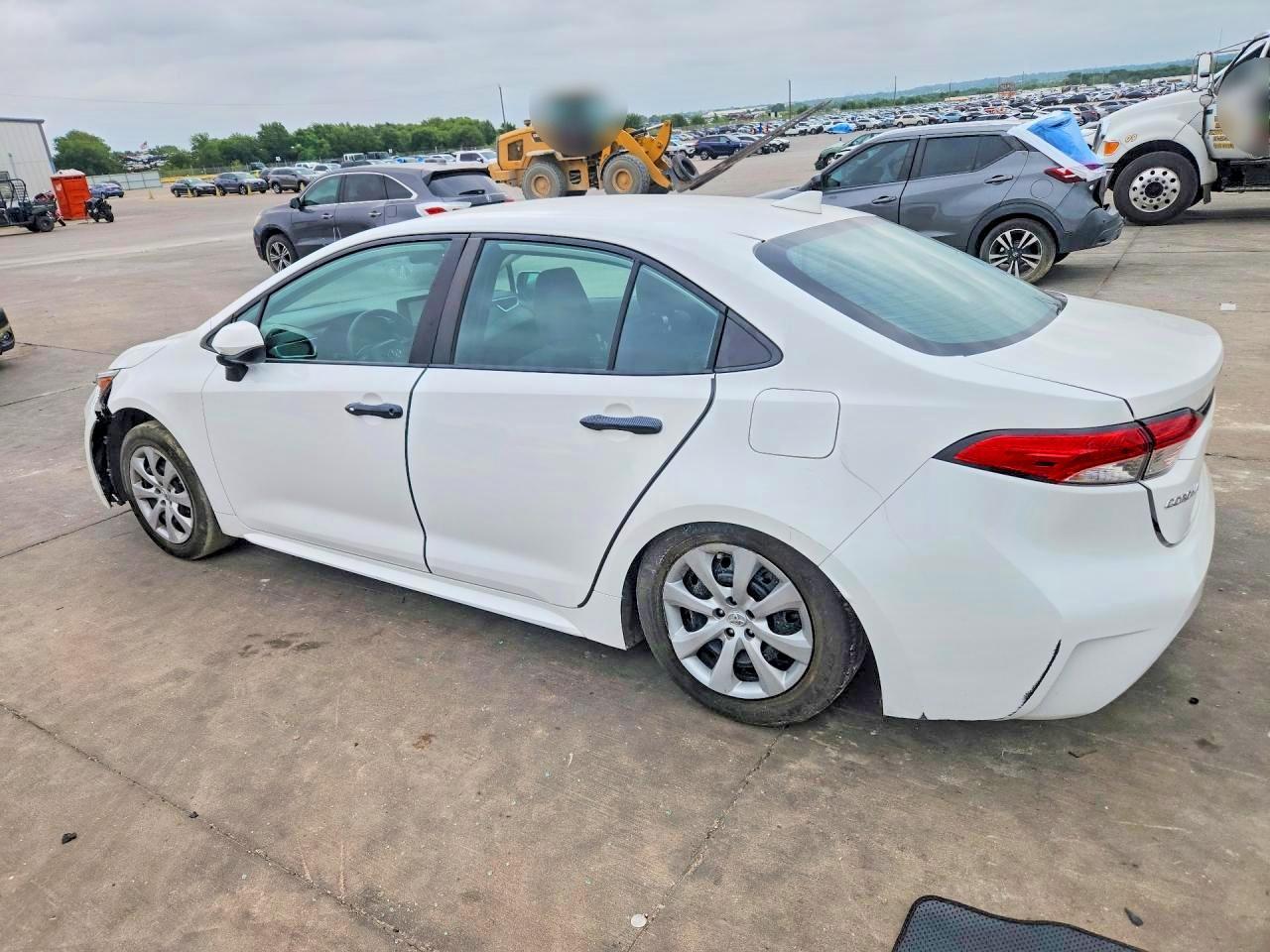 2023 Toyota Corolla Le - Image 2