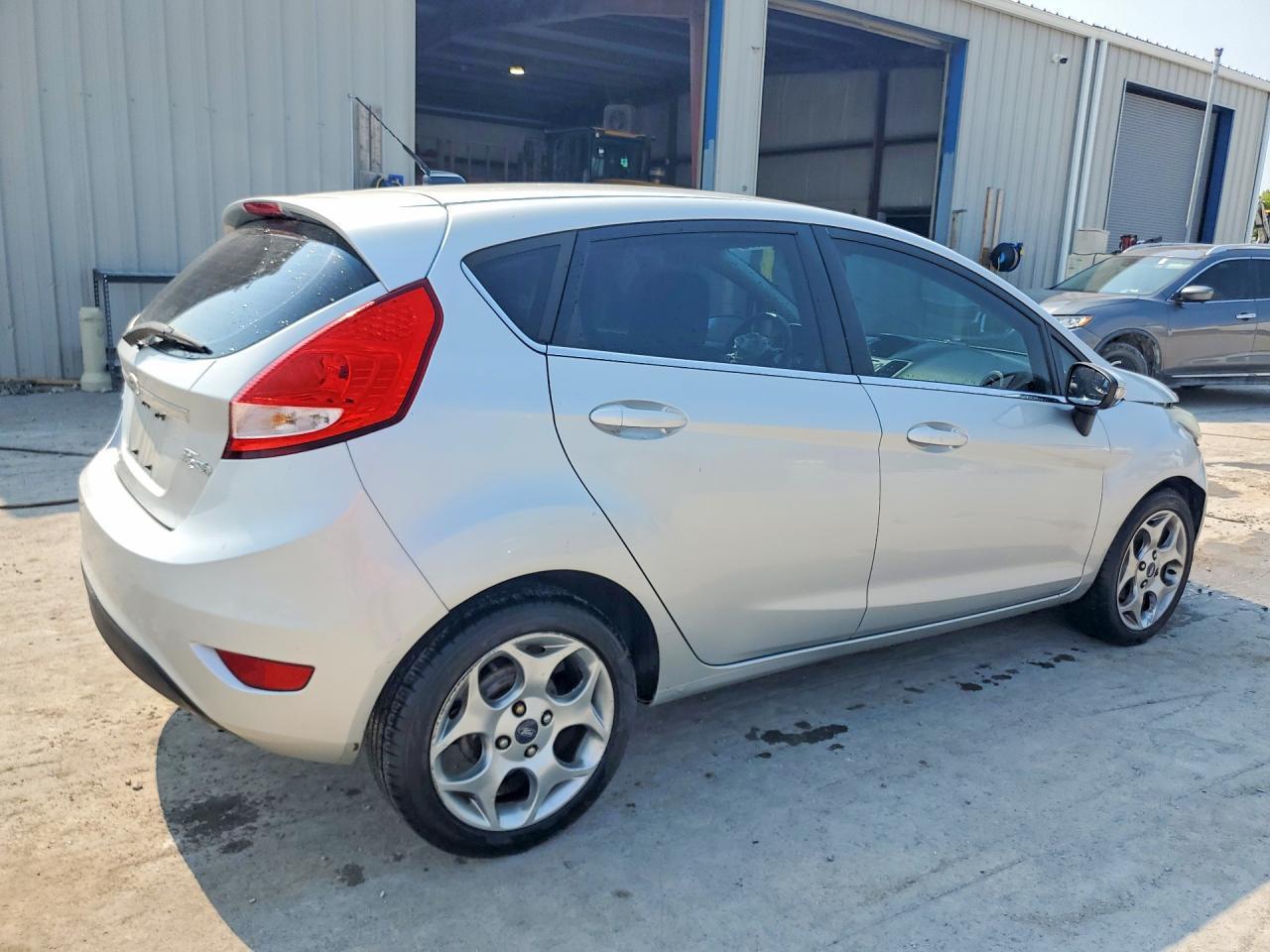 2011 Ford Fiesta Ses - Фото 3