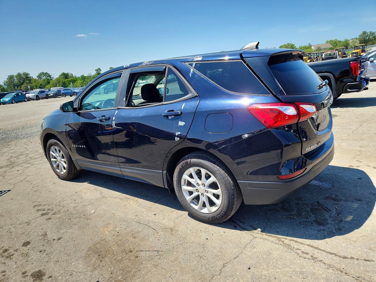 2020 Chevrolet Equinox Ls - Image 2