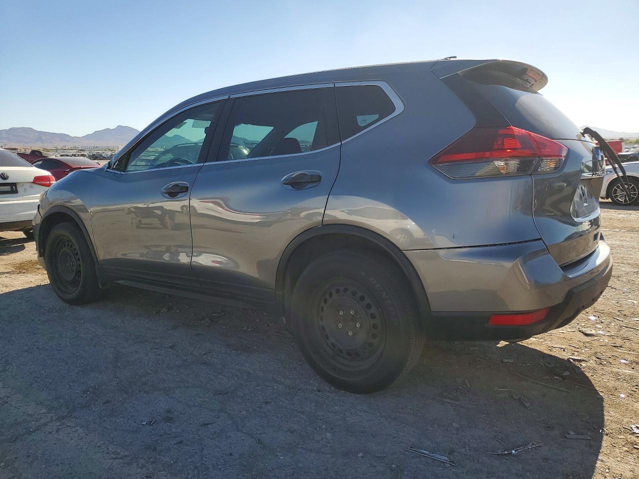2018 Nissan Rogue S - Фото 2