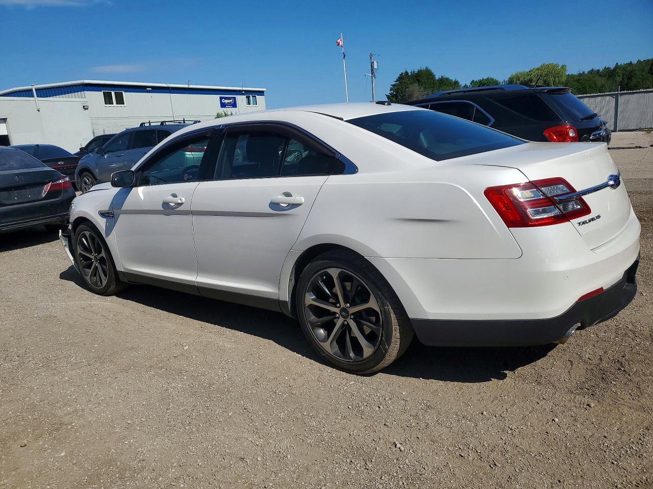 2014 Ford Taurus Sel - Фото 2