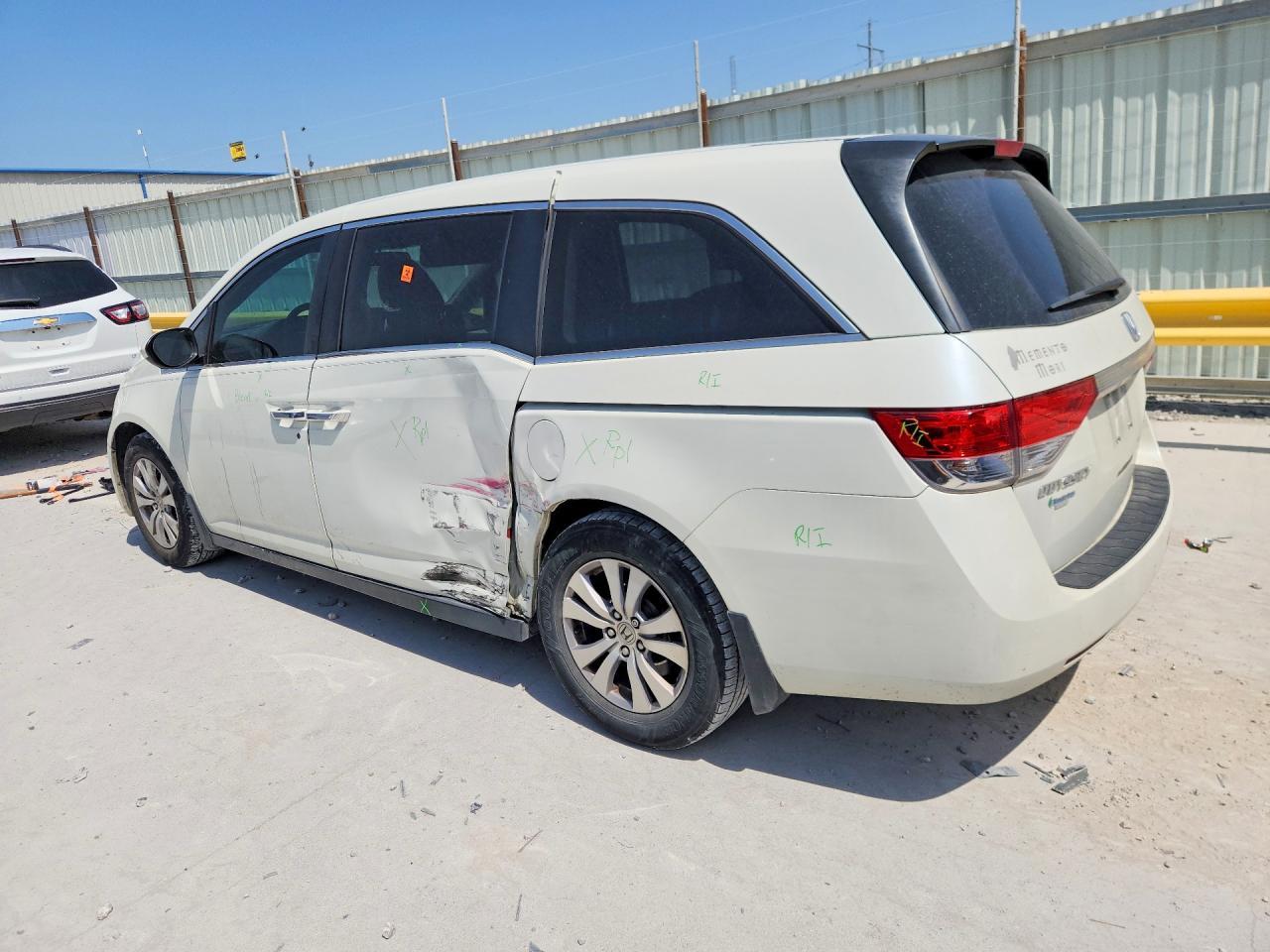 2015 Honda Odyssey Ex - Image 2