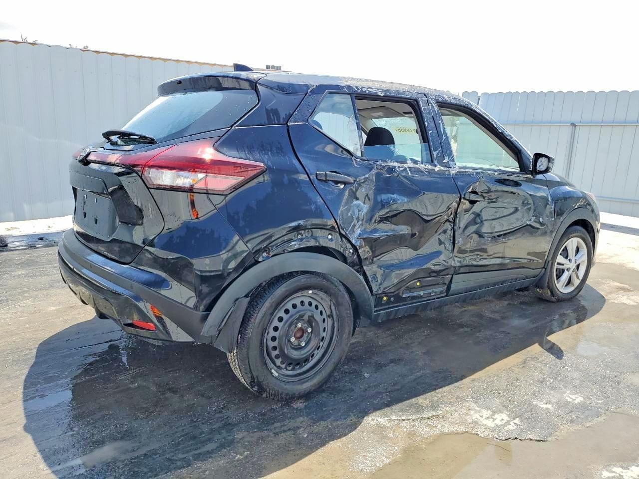 2023 Nissan Kicks S - Image 3