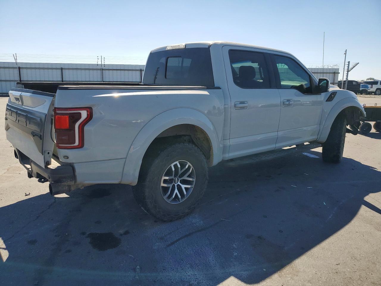 2017 Ford F150 Raptor - Image 3
