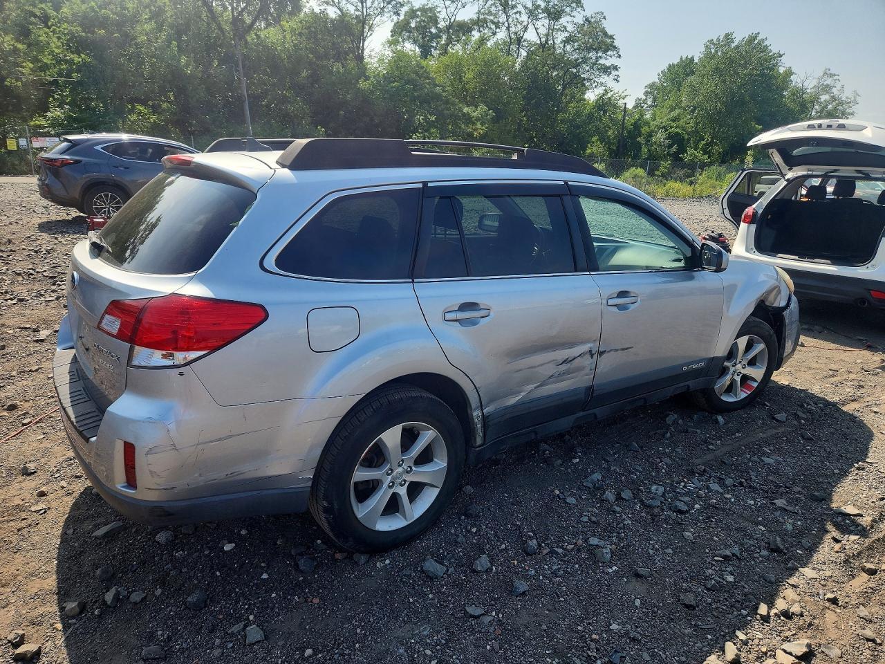 2013 Subaru Outback 2.5I Limited - Image 3