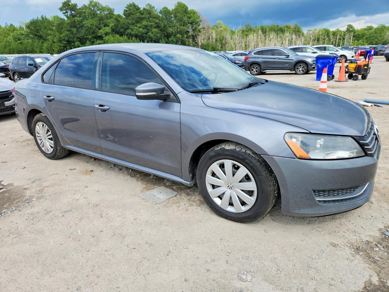 2014 Volkswagen Passat S - Image 4