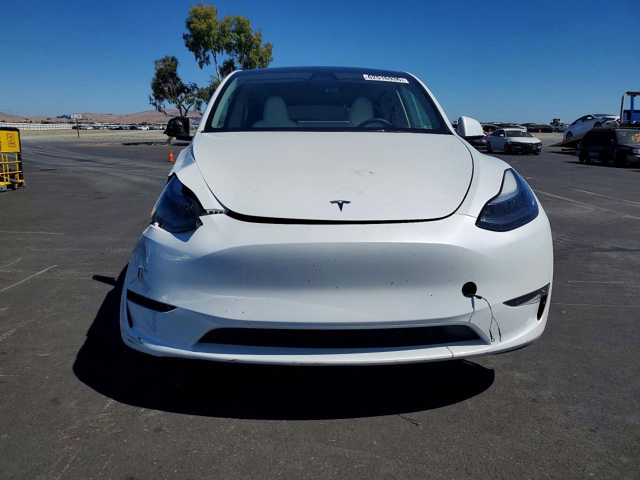2025 Tesla Model Y - Image 5