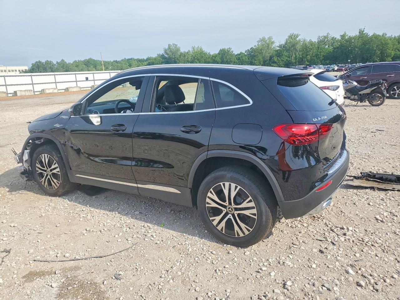 2026 Mercedes-Benz Gla 250 4Matic - Image 2