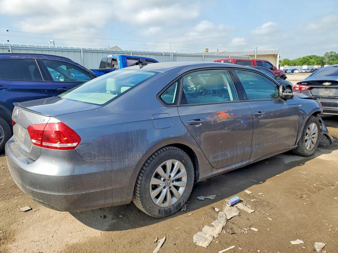 2014 Volkswagen Passat S - Фото 3