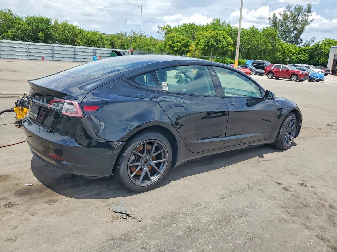 2022 Tesla Model 3 - Фото 3