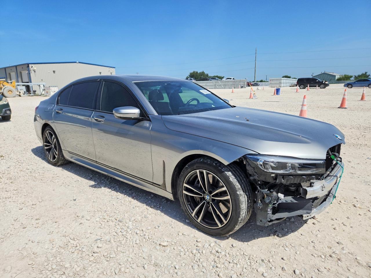 2021 BMW 750 Xi - Фото 4