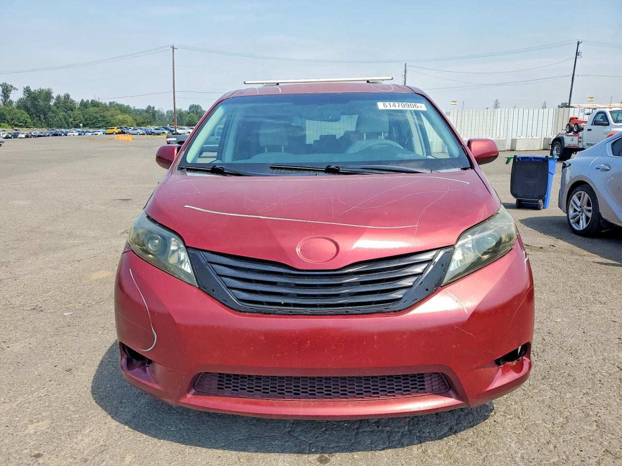 2012 Toyota Sienna Le - Image 5