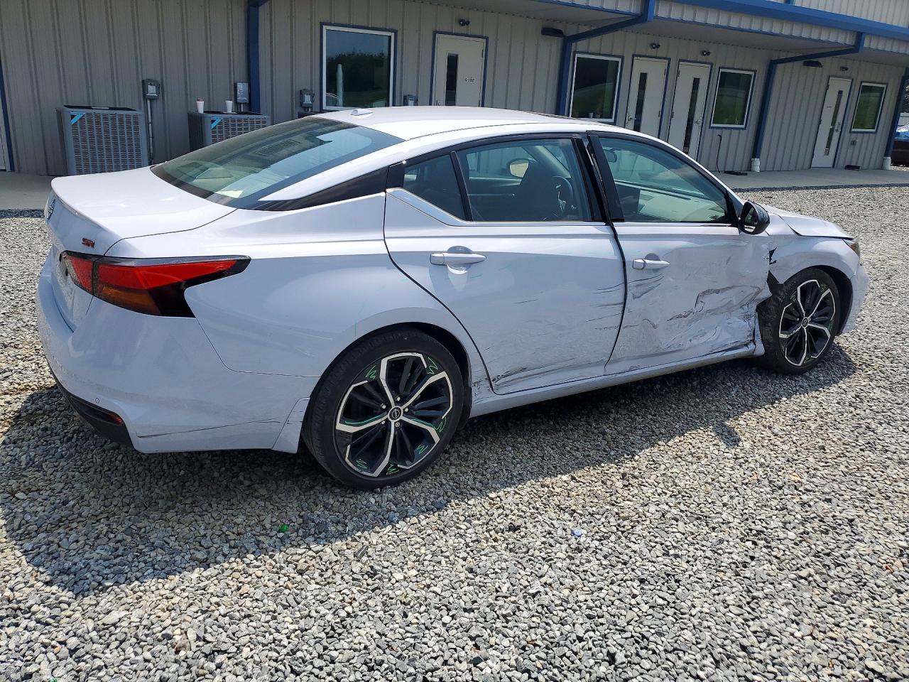 2024 Nissan Altima Sr - Фото 3