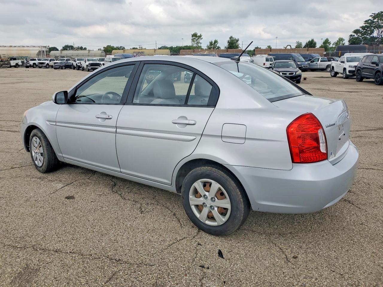 2010 Hyundai Accent Gls - Image 2