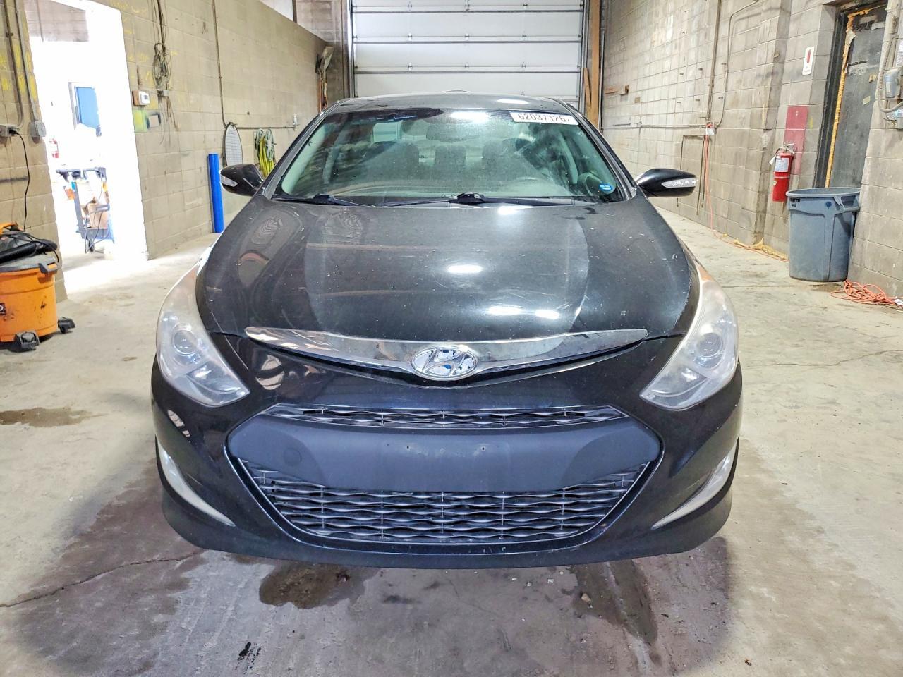2013 Hyundai Sonata Hybrid - Image 5