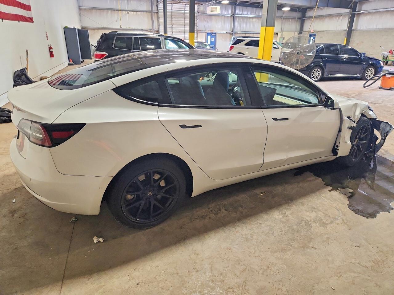 2021 Tesla Model 3 - Image 3