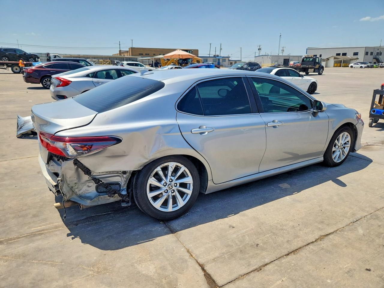2023 Toyota Camry Le - Фото 3