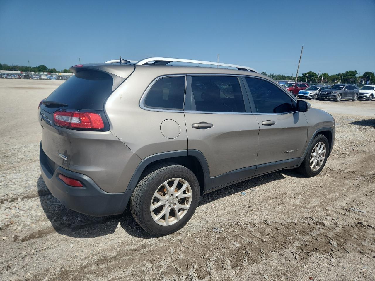 2017 Jeep Cherokee Latitude - Image 3