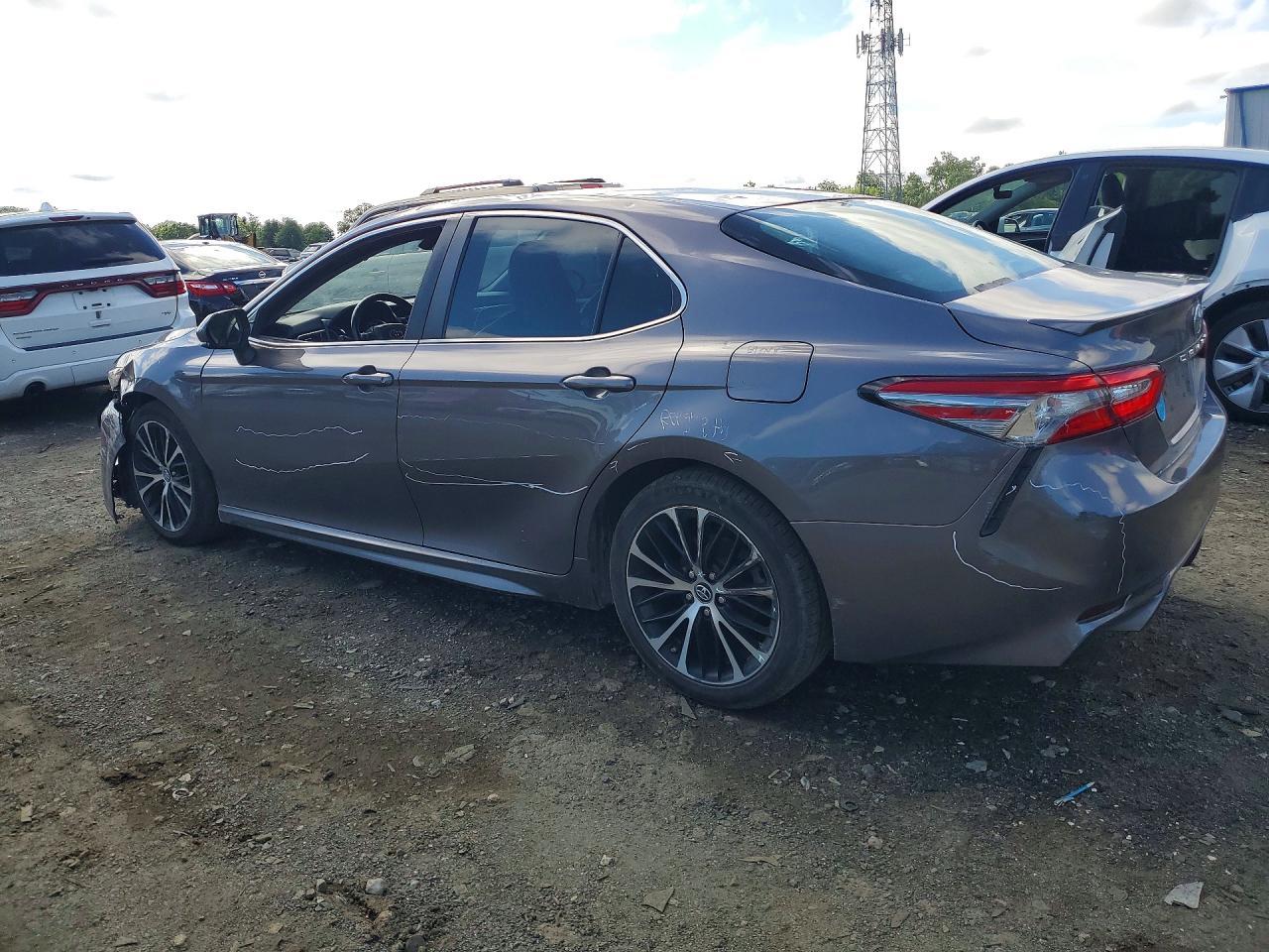 2018 Toyota Camry Se - Image 2
