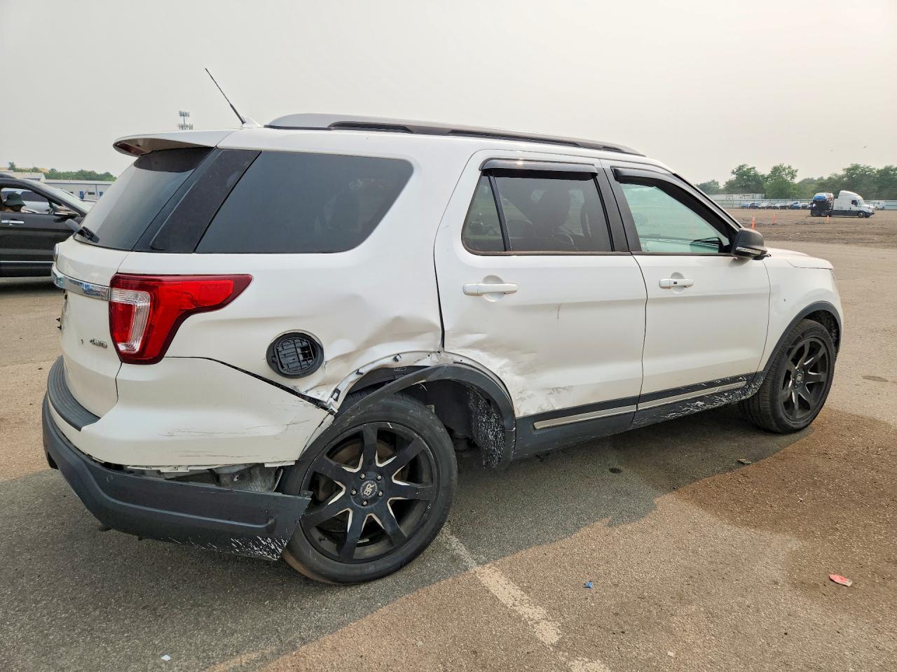 2019 Ford Explorer Xlt - Фото 3