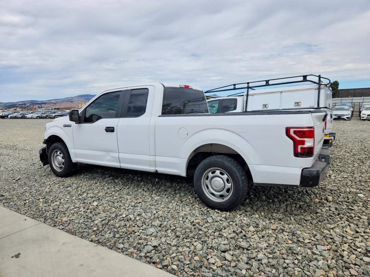 2018 Ford F150 Super Cab - Фото 2