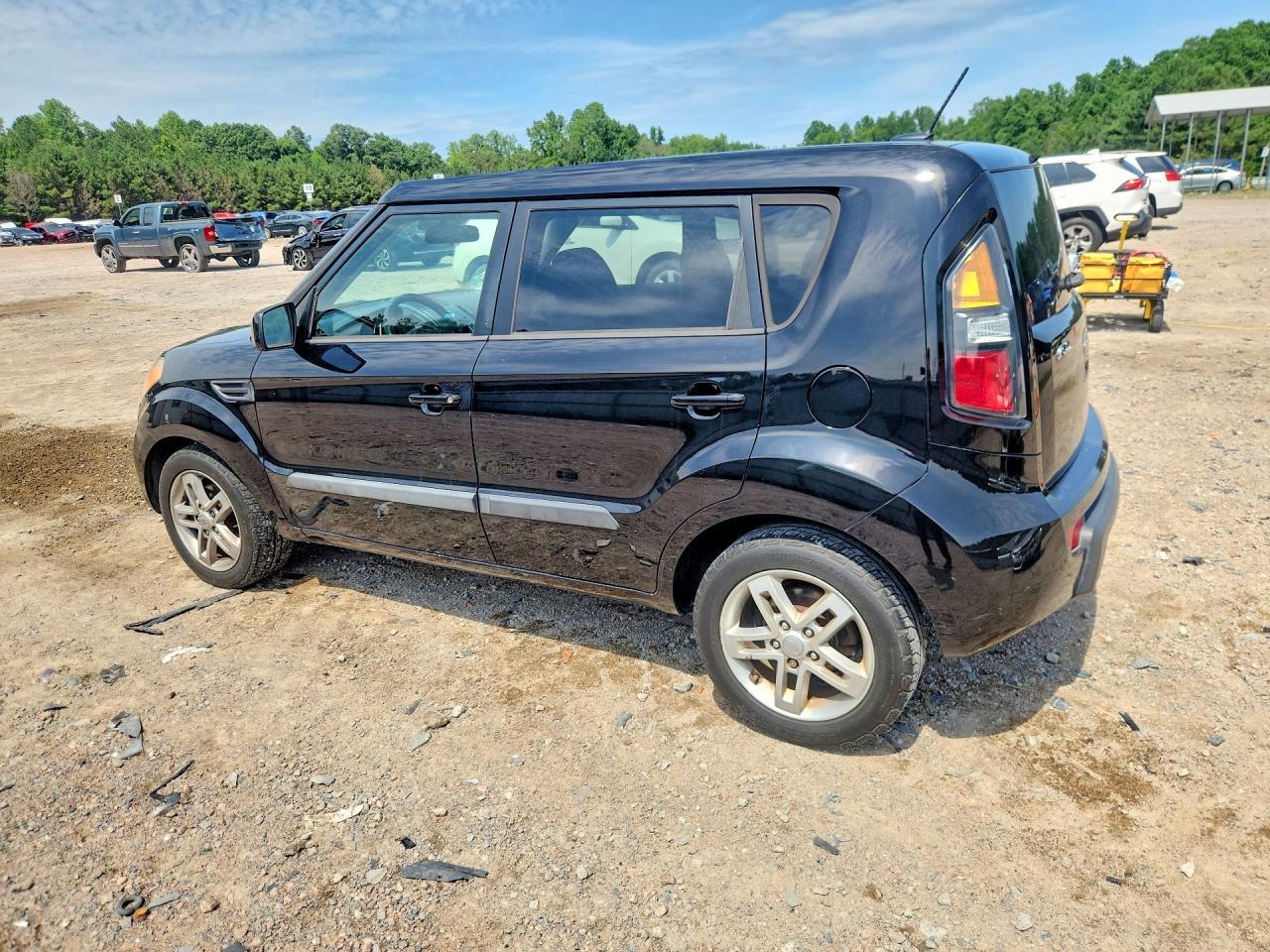 2011 Kia Soul + - Image 2