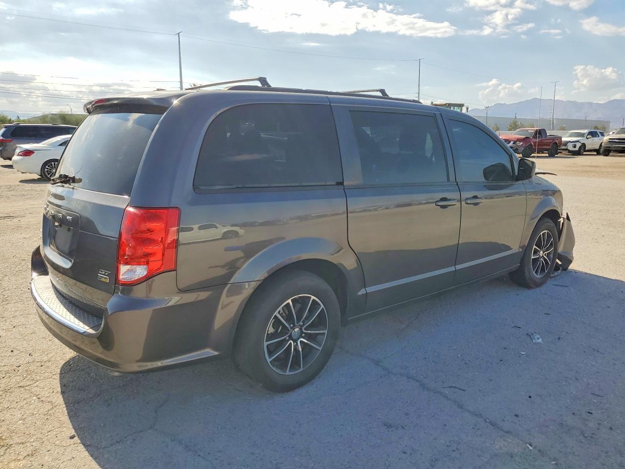 2019 Dodge Grand Caravan Gt - Image 3