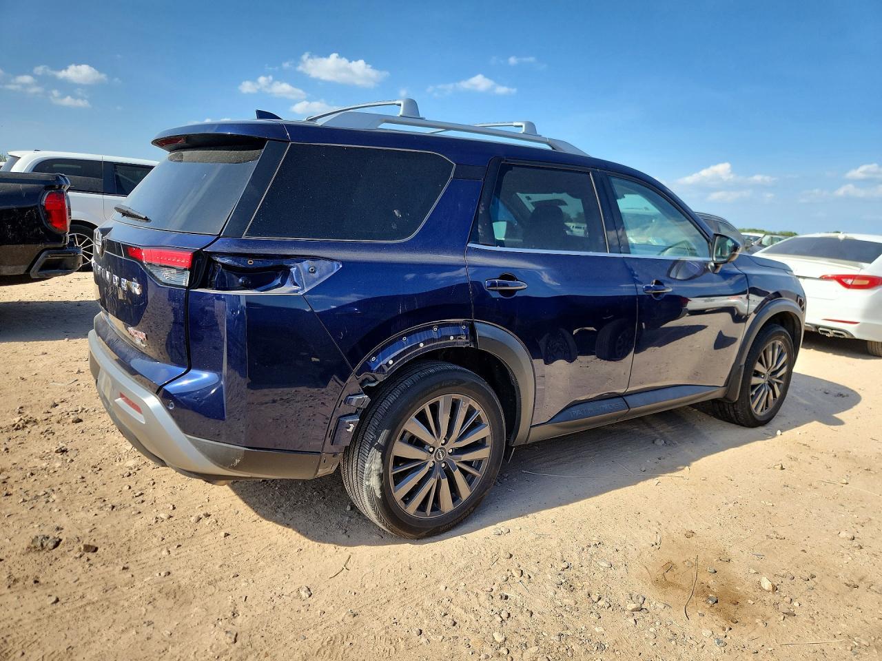 2022 Nissan Pathfinder Sl - Image 3
