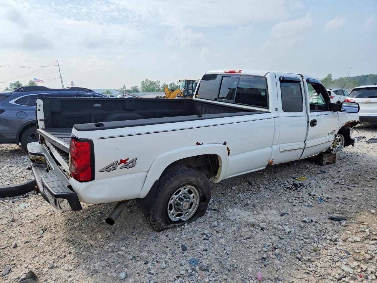 2004 Chevrolet Silverado K2500 Heavy Duty - Image 3