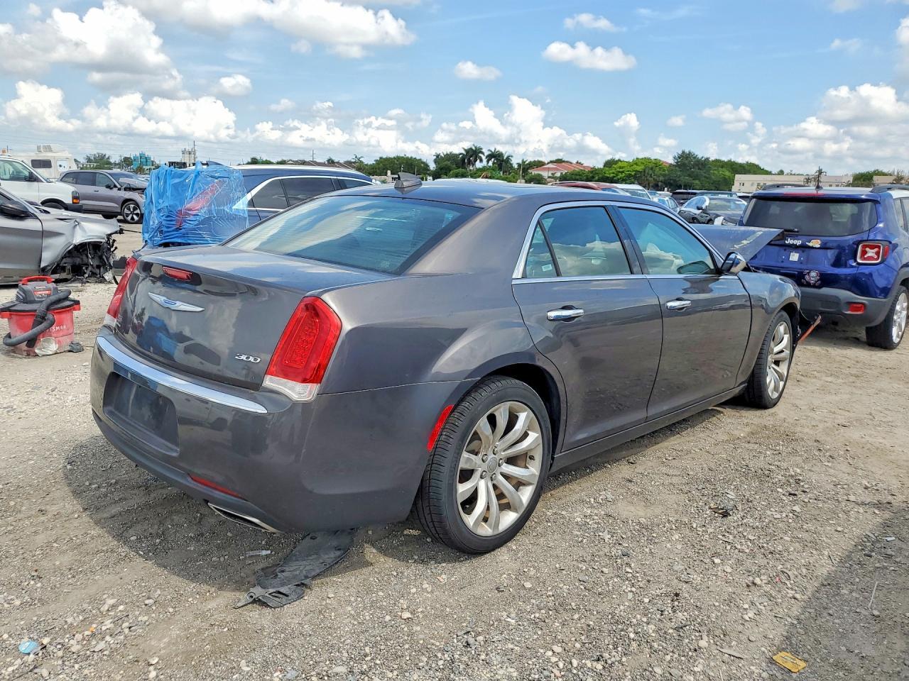 2020 Chrysler 300 Limited - Фото 3