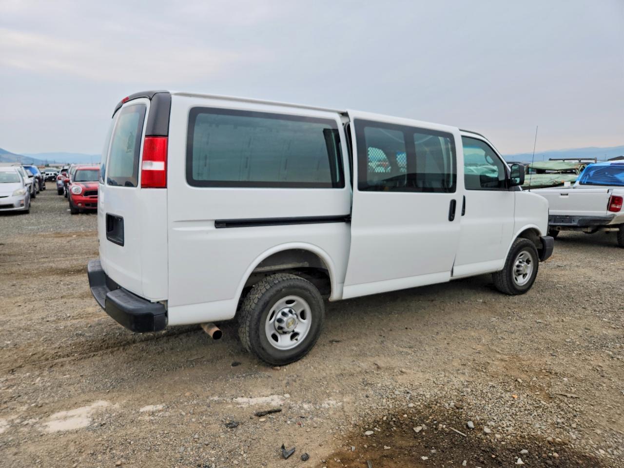2014 Chevrolet Express G2500 Delivery Van - Image 3