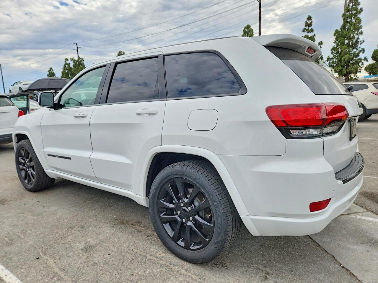 2017 Jeep Grand Cherokee Laredo - Фото 2