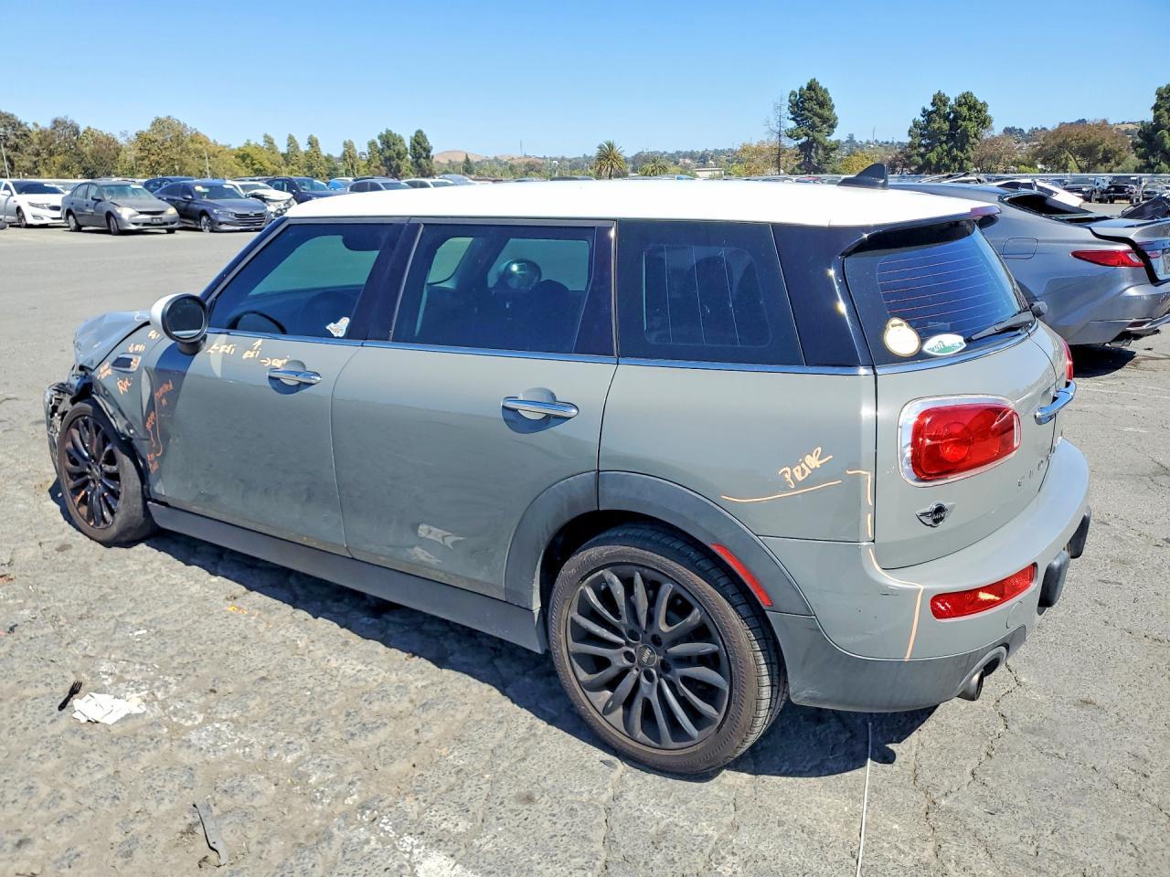 2017 Mini Cooper Clubman - Image 2