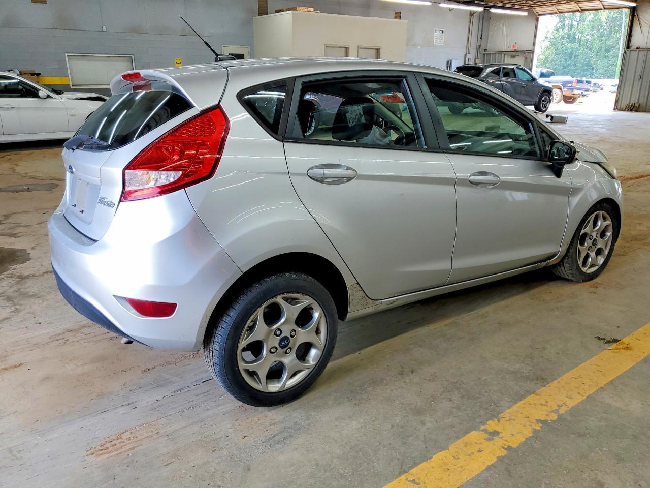 2012 Ford Fiesta Ses - Фото 3