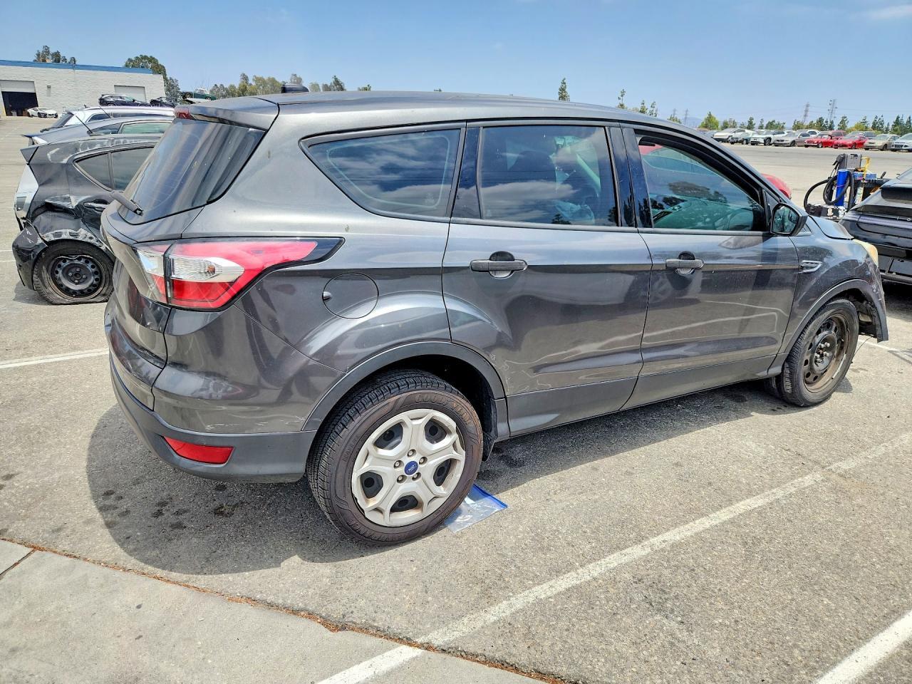 2017 Ford Escape S - Фото 3
