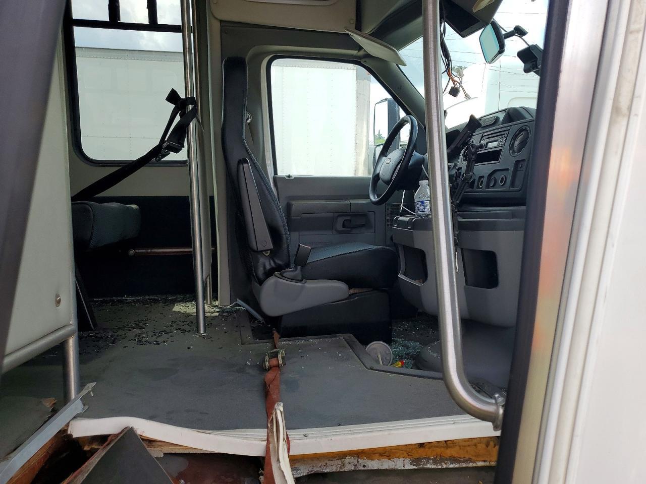 2019 Ford E350 Shuttle Bus - Фото 5