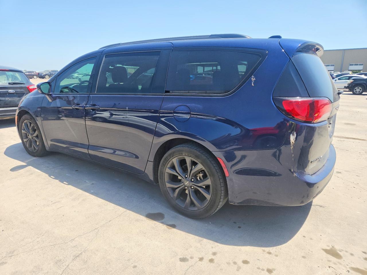 2018 Chrysler Pacifica Touring Plus - Фото 2