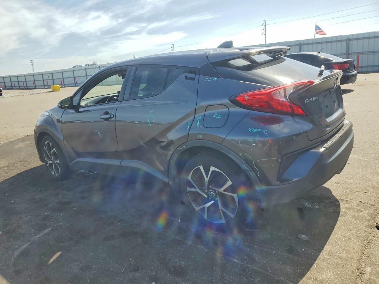 2019 Toyota C-Hr Xle - Image 2