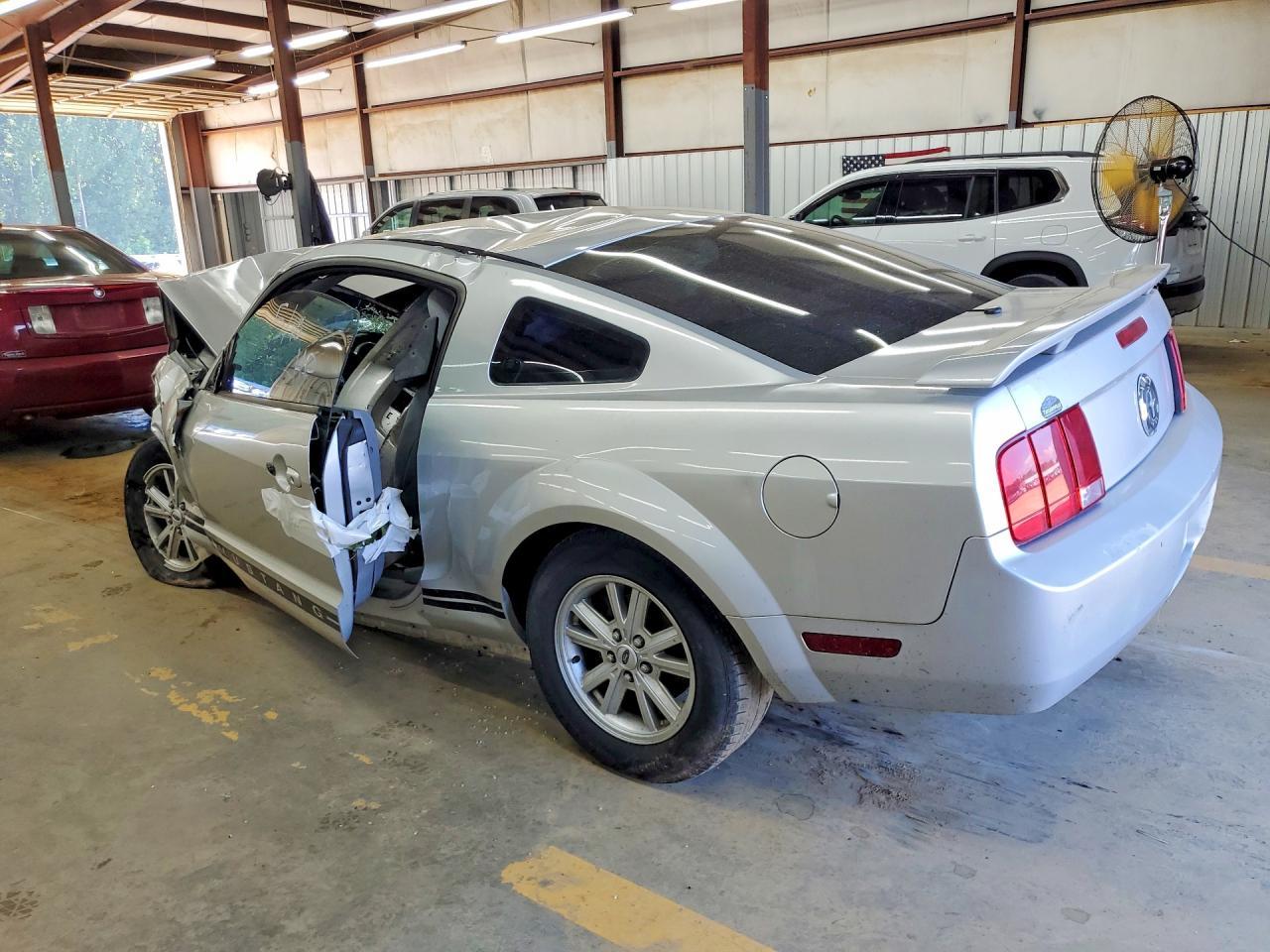 2005 Ford Mustang - Image 2